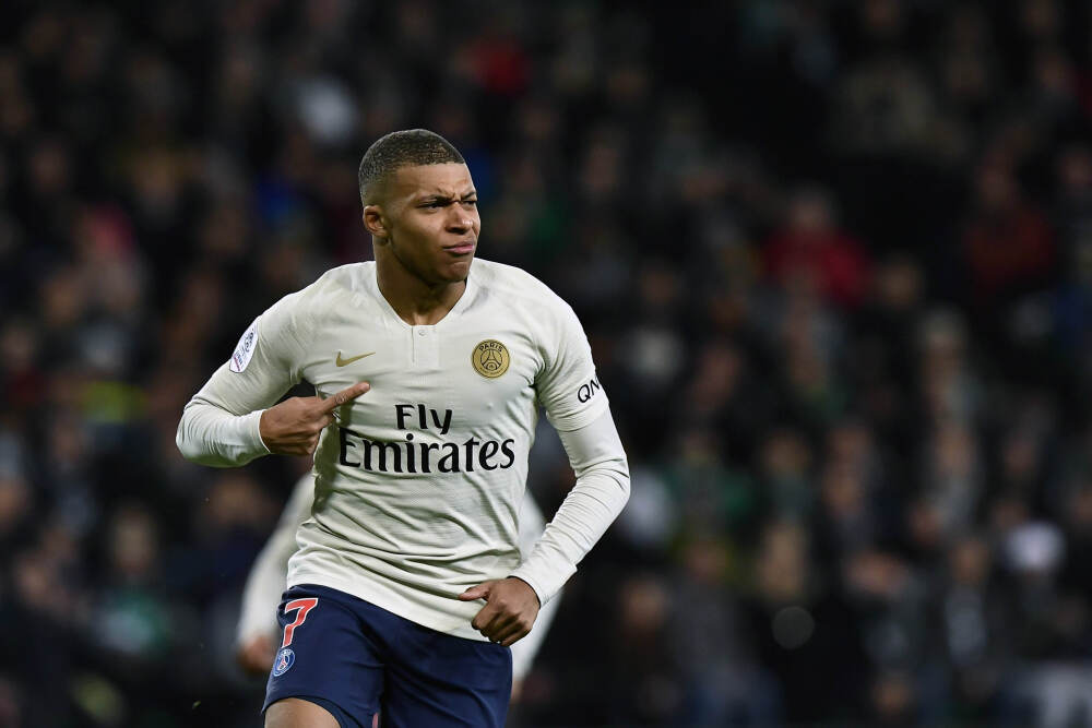 科林斯：近两场看到的最大不同是稳定性和团队沟通 还有求胜决心